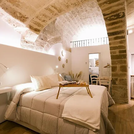 Mary House * バーリ