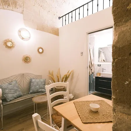 Mary House * バーリ